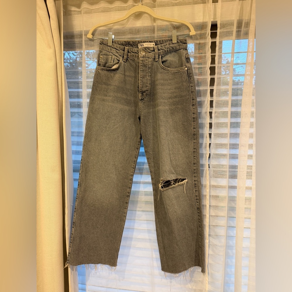 Zara Women’s Straight Gray Jeans with Distressed Detail
